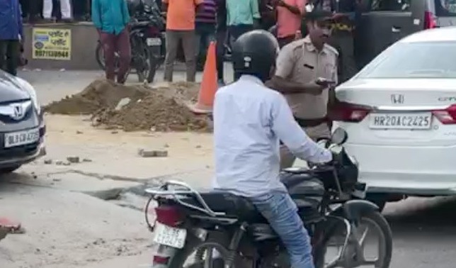 প্রকাশ্যে গুলি করে হত্যার প্রচেষ্টা জেলা অতিরিক্ত বিচারকের নিজস্ব নিরাপত্তা রক্ষীর