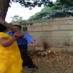 ভিডিও; কর্ণাটকে ব্যাঙ্ক ম্যানেজার কে পেটাল মহিলাঃ অভিযোগ লোনের বিনিময়ে শরীর দাবী