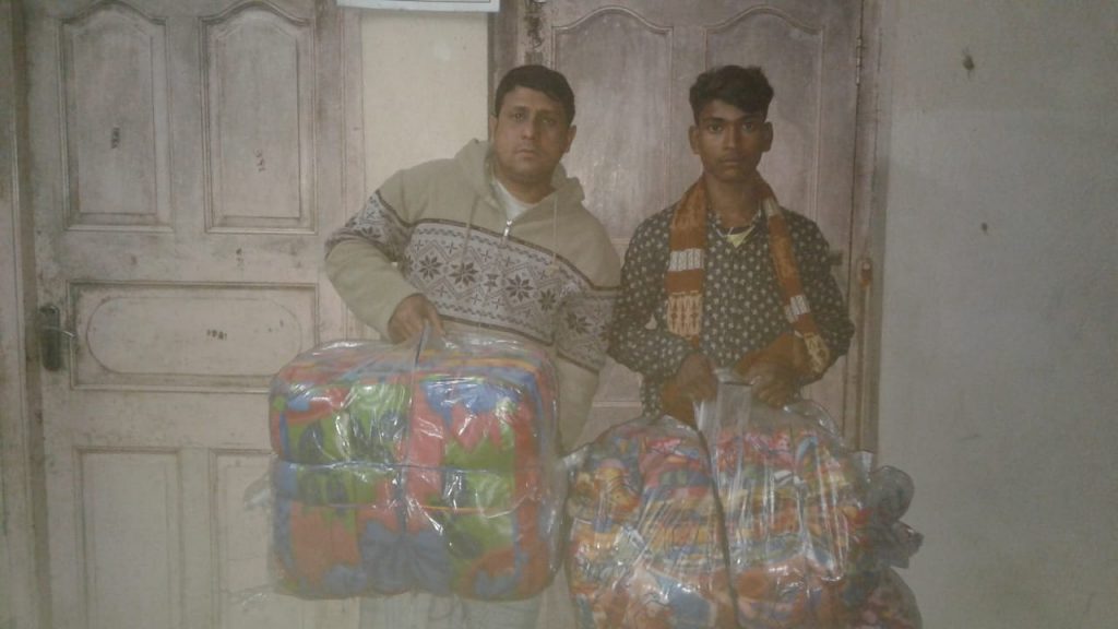 ফুরফুরা ইউনিক  ওয়েলফেয়ার  সোসাইটির উদ্যোগে দুঃস্থদের বস্ত্র দান