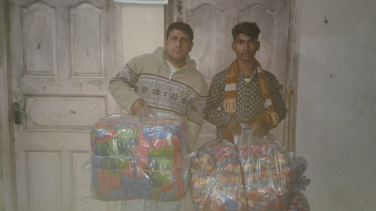 ফুরফুরা ইউনিক  ওয়েলফেয়ার  সোসাইটির উদ্যোগে দুঃস্থদের বস্ত্র দান