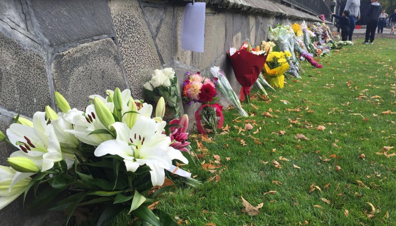 NEWSHUB-christchurch-flowers-tribute-1120