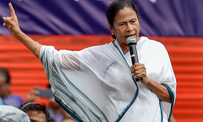 আপনার সারা শরীরে মানুষের রক্ত লেগে রয়েছে- মোদীকে আক্রমণ মমতার