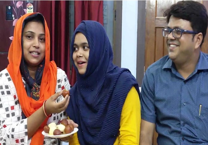 কেন্দ্রীয় বোর্ডের দশম শ্রেণীর পরীক্ষায় তৃতীয় হয়ে ভারত জয় মালদা জেলার সুমাইতার