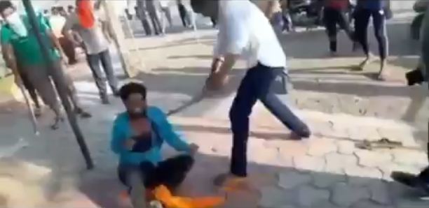 গোরক্ষকদের তাণ্ডব, গাছে বেঁধে পেটানো হল ৩ মুসলিমকে