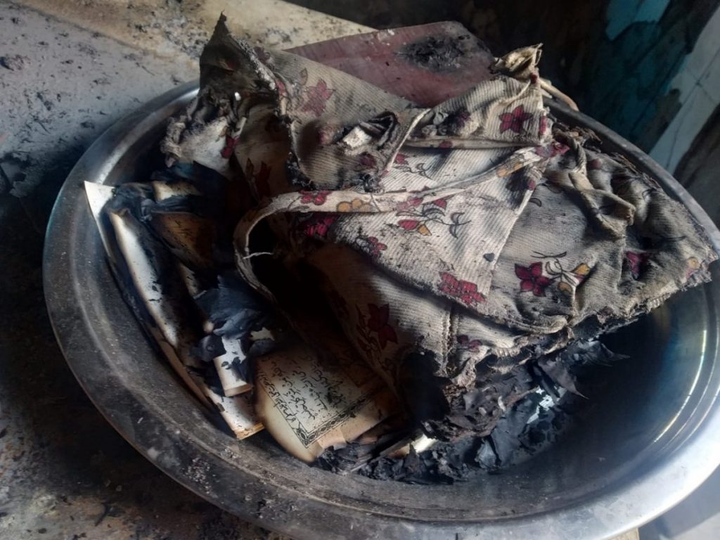 ছবিতে দেখুনঃ মসজিদে কীভাবে তান্ডব চালিয়েছে হিন্দুত্ববাদী সন্ত্রাসবাদীরা