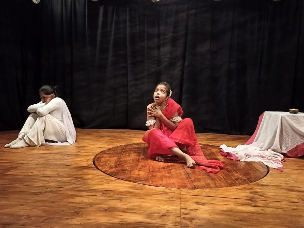 অন্য ভাবনায় শকুন্তলা : রঙ্গশীর্ষের নাটক