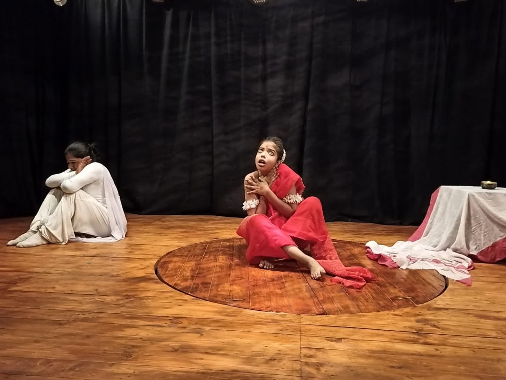 অন্য ভাবনায় শকুন্তলা : রঙ্গশীর্ষের নাটক