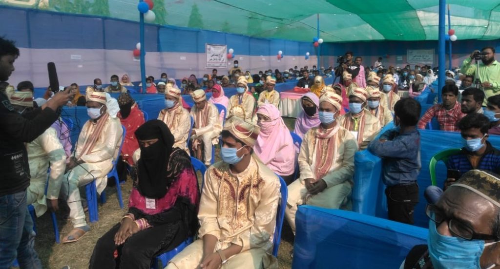 মুর্শিদাবাদের নাজিরপুর এসেরপাড়া হাইস্কুলে গণ বিবাহ অনুষ্ঠান