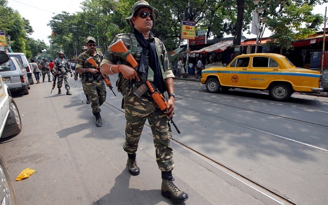 গেরুয়া গুন্ডাদের ধারালো অস্ত্রের মুখে আত্মরক্ষার্থে গতকাল বাগদায় গুলি চালায় পুলিশ, বলল কমিশন